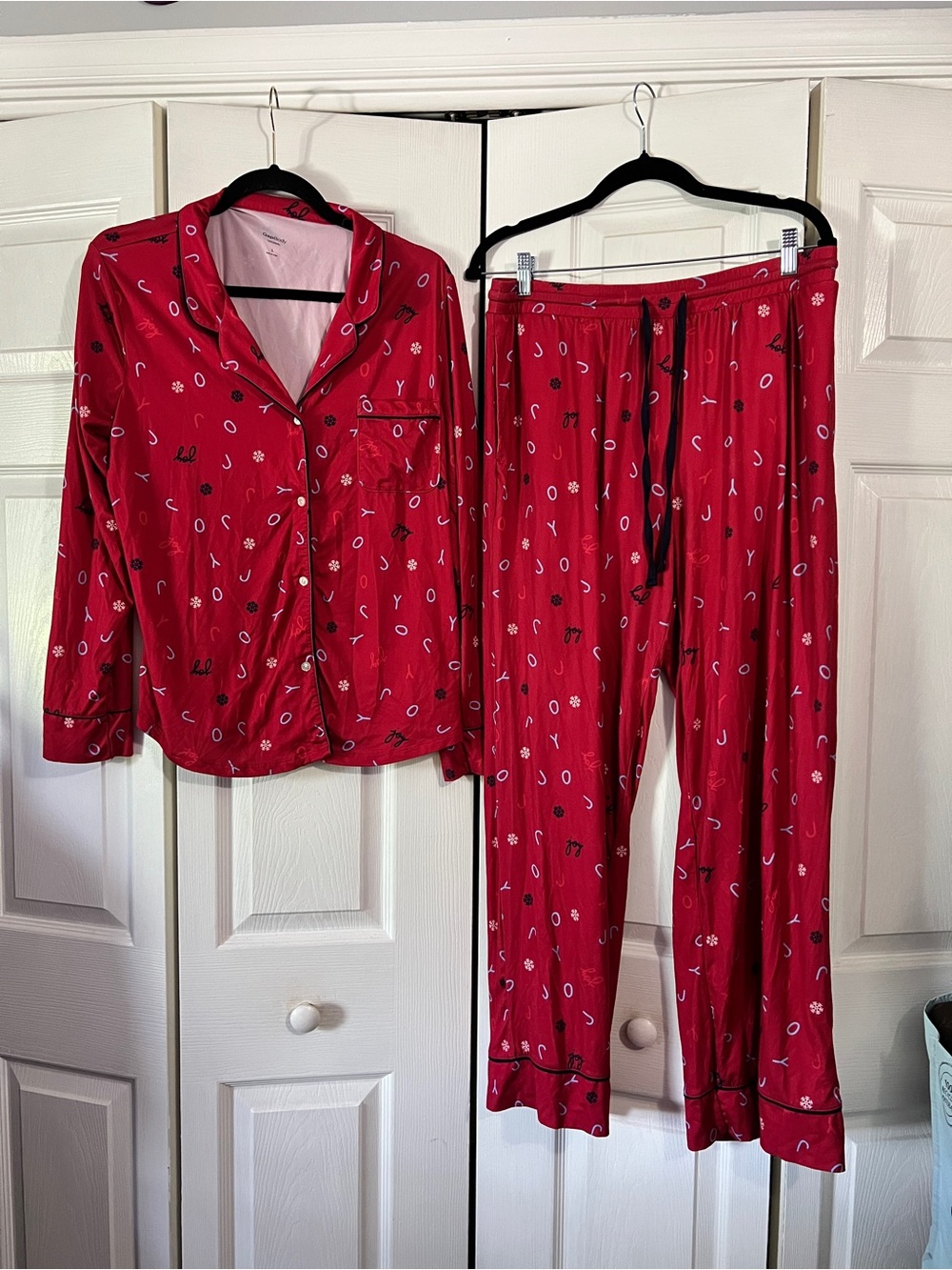 GAP Red Printed Women's Pajama Set with Black Trim
